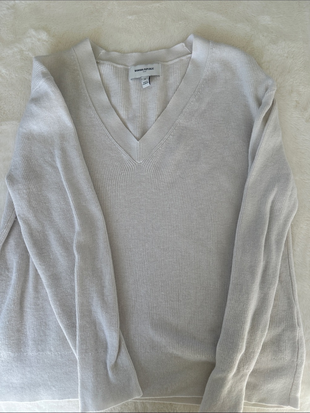 Banana Republic Pale Gray V-Neck Knit Sweater